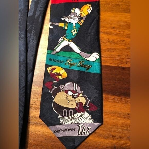Looney Tunes Mania 90’s Vintage Football Necktie Black Background - Picture 2 of 5